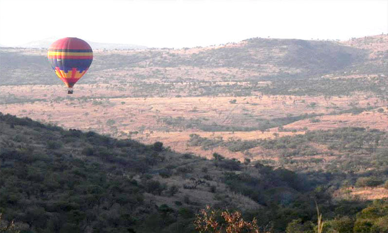 Hot air balloon flying over the plains of Bloemfontein.